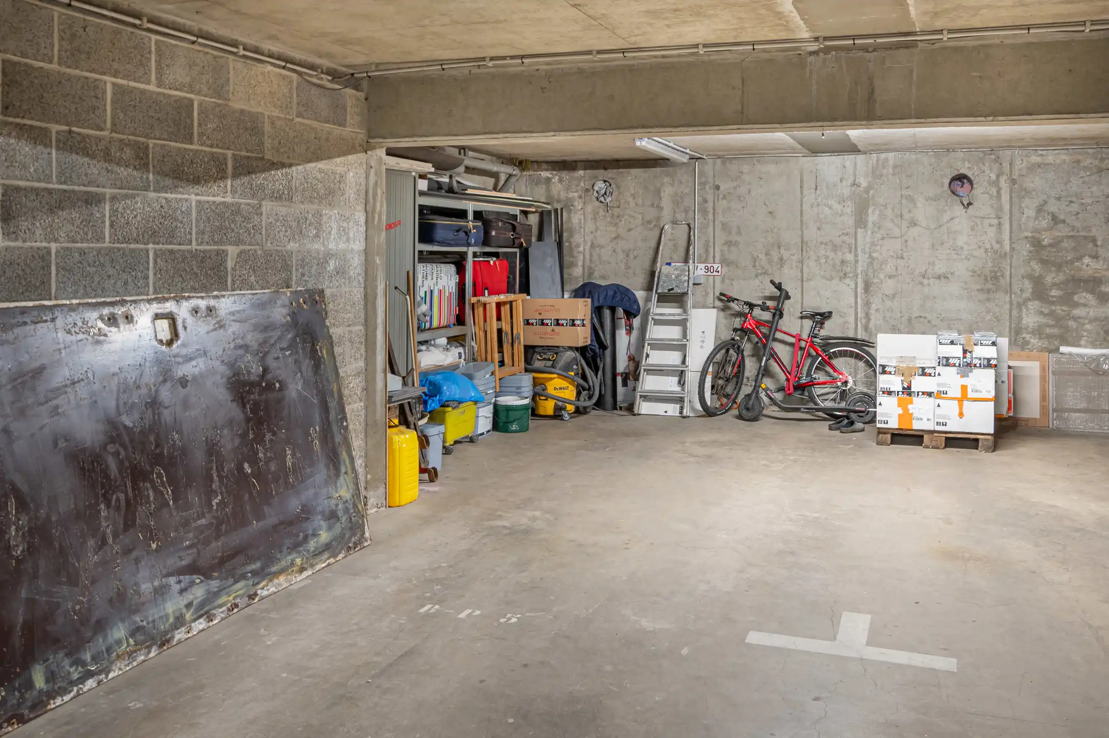 Lichtrijk appartement met terras en zicht op het water  foto 22