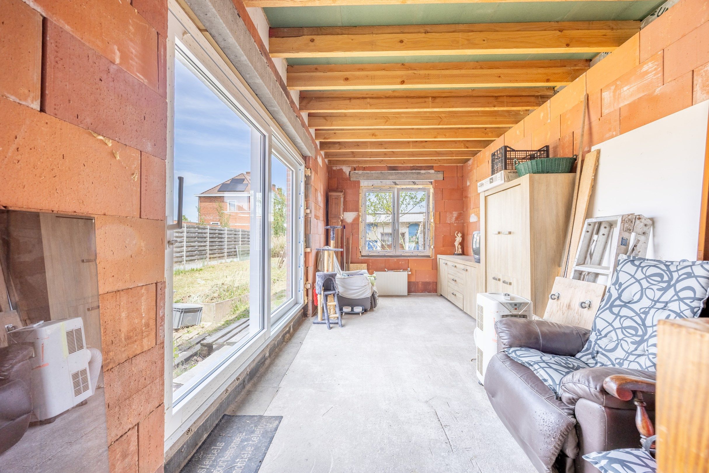Verder te renoveren halfopen woning met uitweg.  foto 6