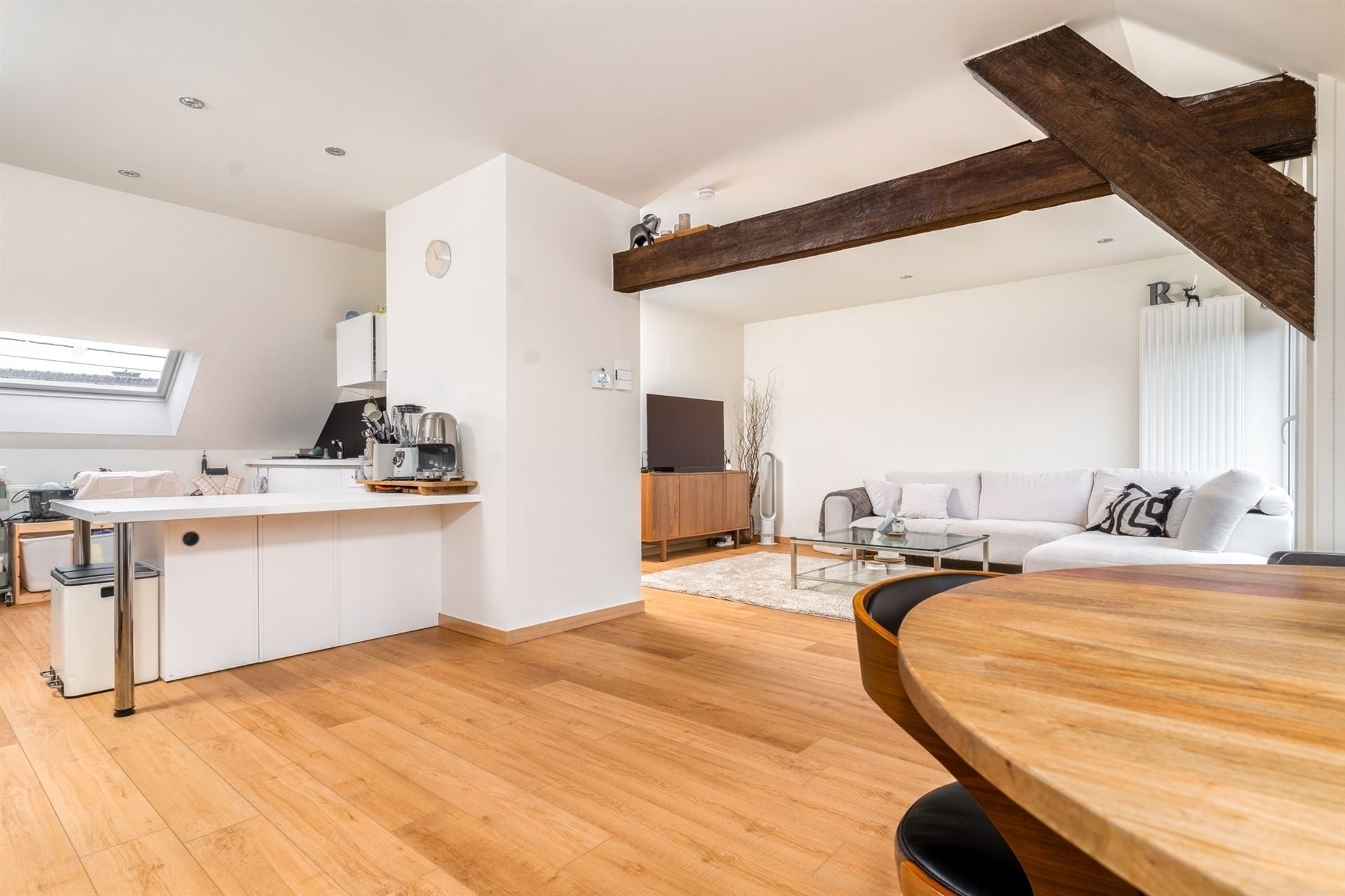 Ruim 2-slpk app met autostaanplaats nabij centrum Mechelen foto 5