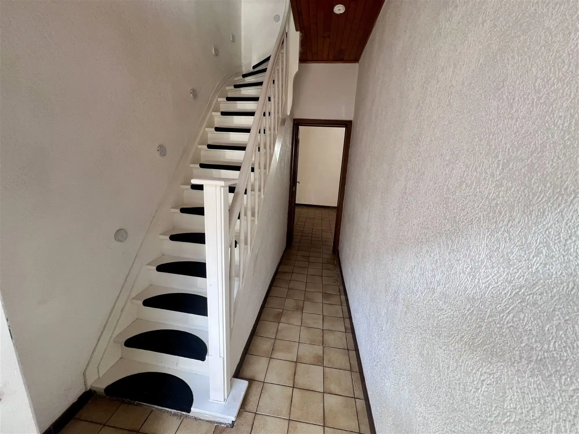 Huis met 3 slaapkamers en koer foto 4
