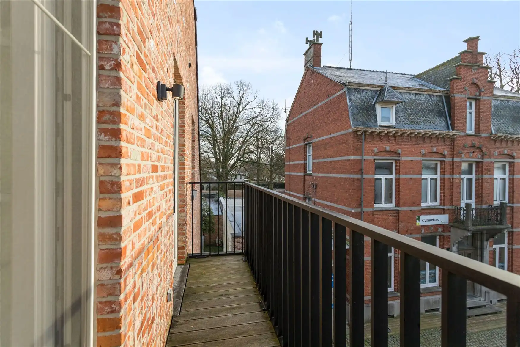 Appartement met terras en autostaanplaats foto 9