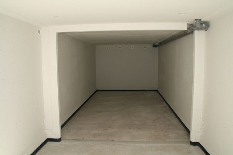 Recente dubbele garage te huur foto 4