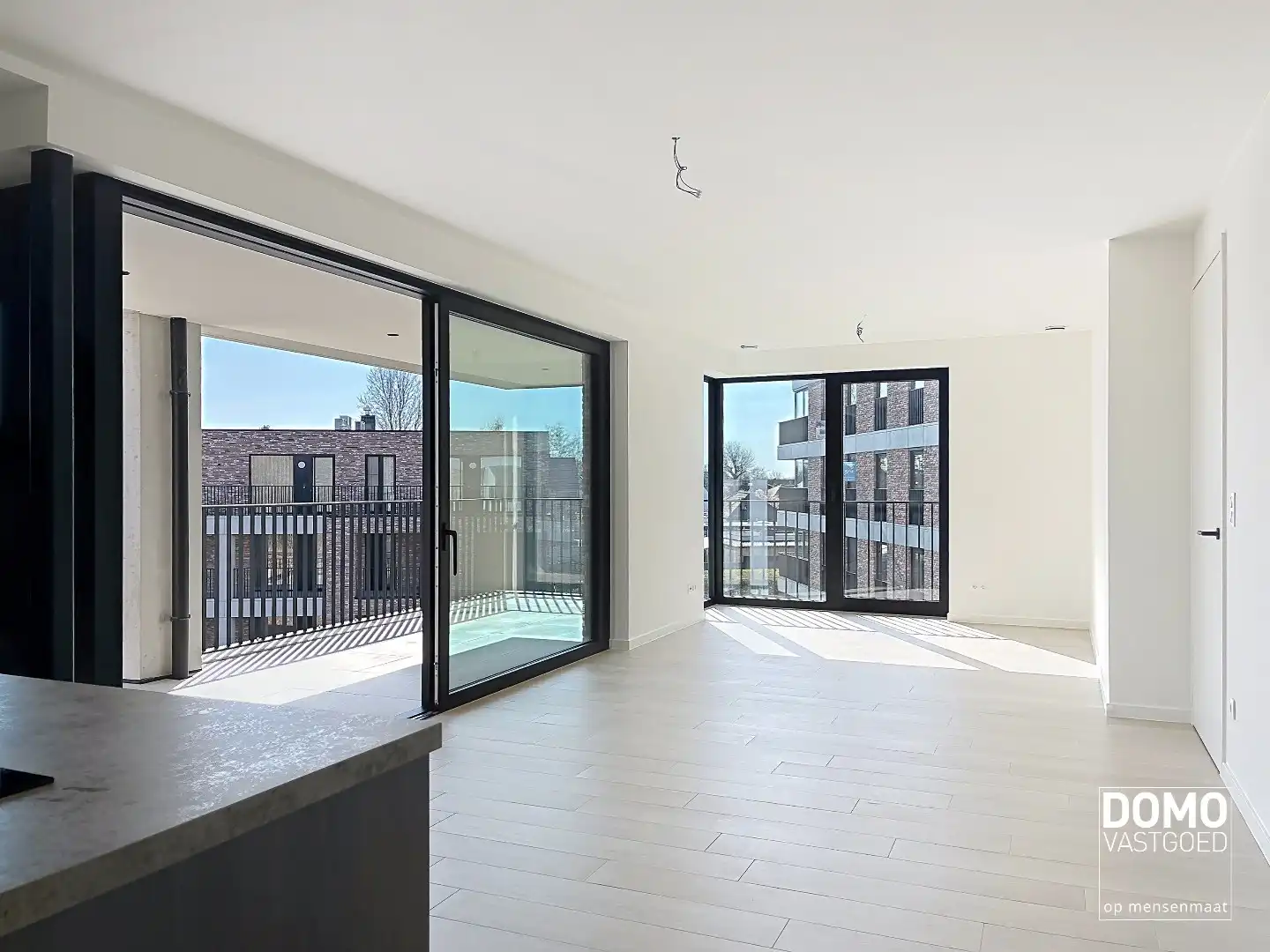 RUIM APPARTEMENT MET PRACHTIG TERRAS, LIFT EN GARAGEBOX IN CENTRUM KERMT foto {{pictureIndex}}