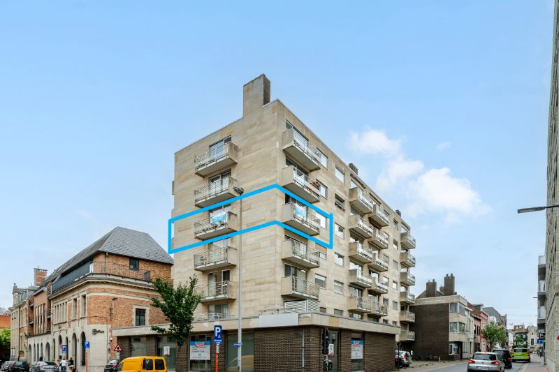 Roeselare-stadskern. Verzorgd twee-slaapkamerappartement met 3 terrassen, zuidelijk gelegen, 89m2 woonplezier. Aparte ondergrondse autostaanplaats mogelijk. foto 14