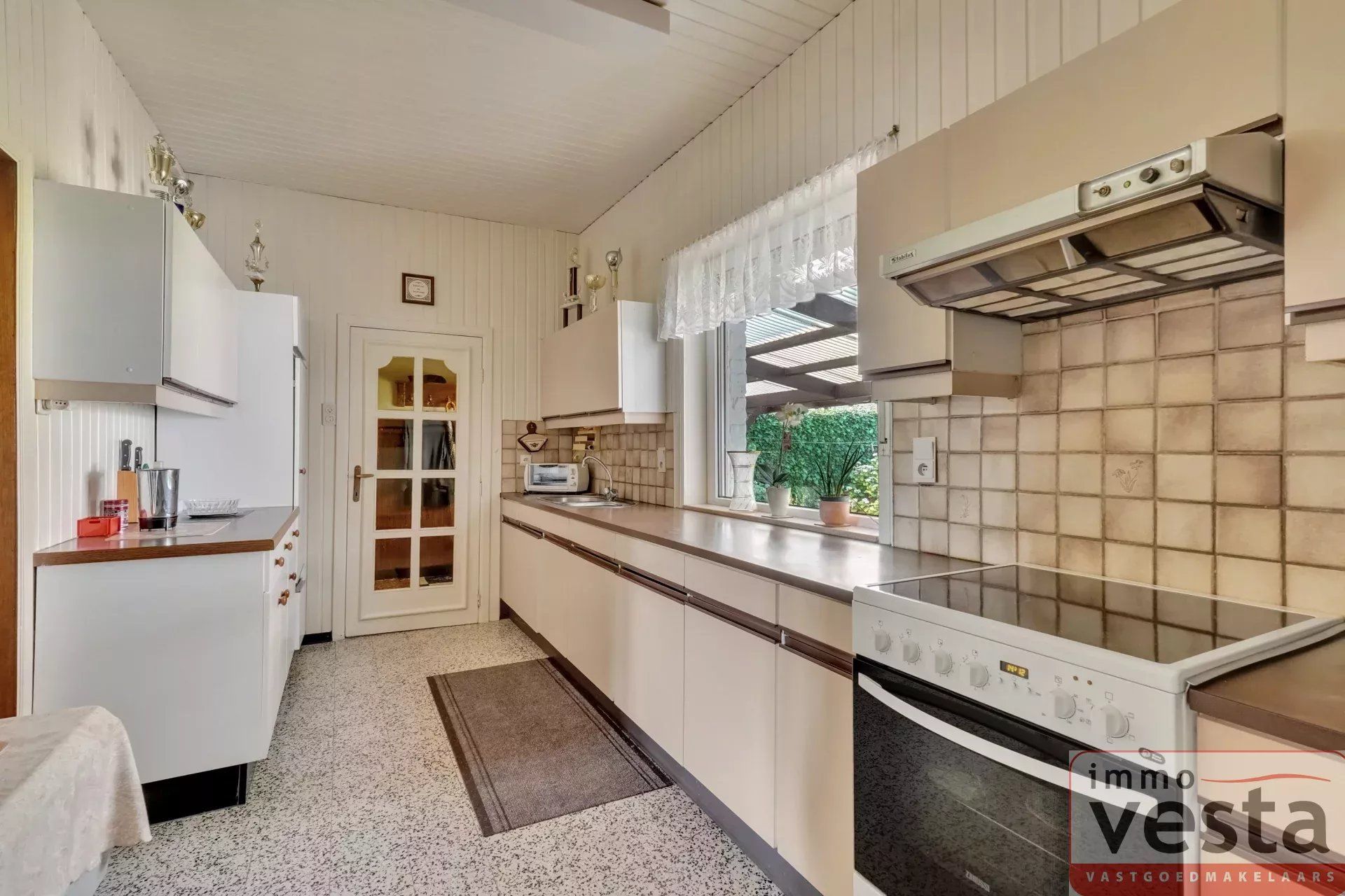 Te renoveren woning met landelijke ligging foto 9