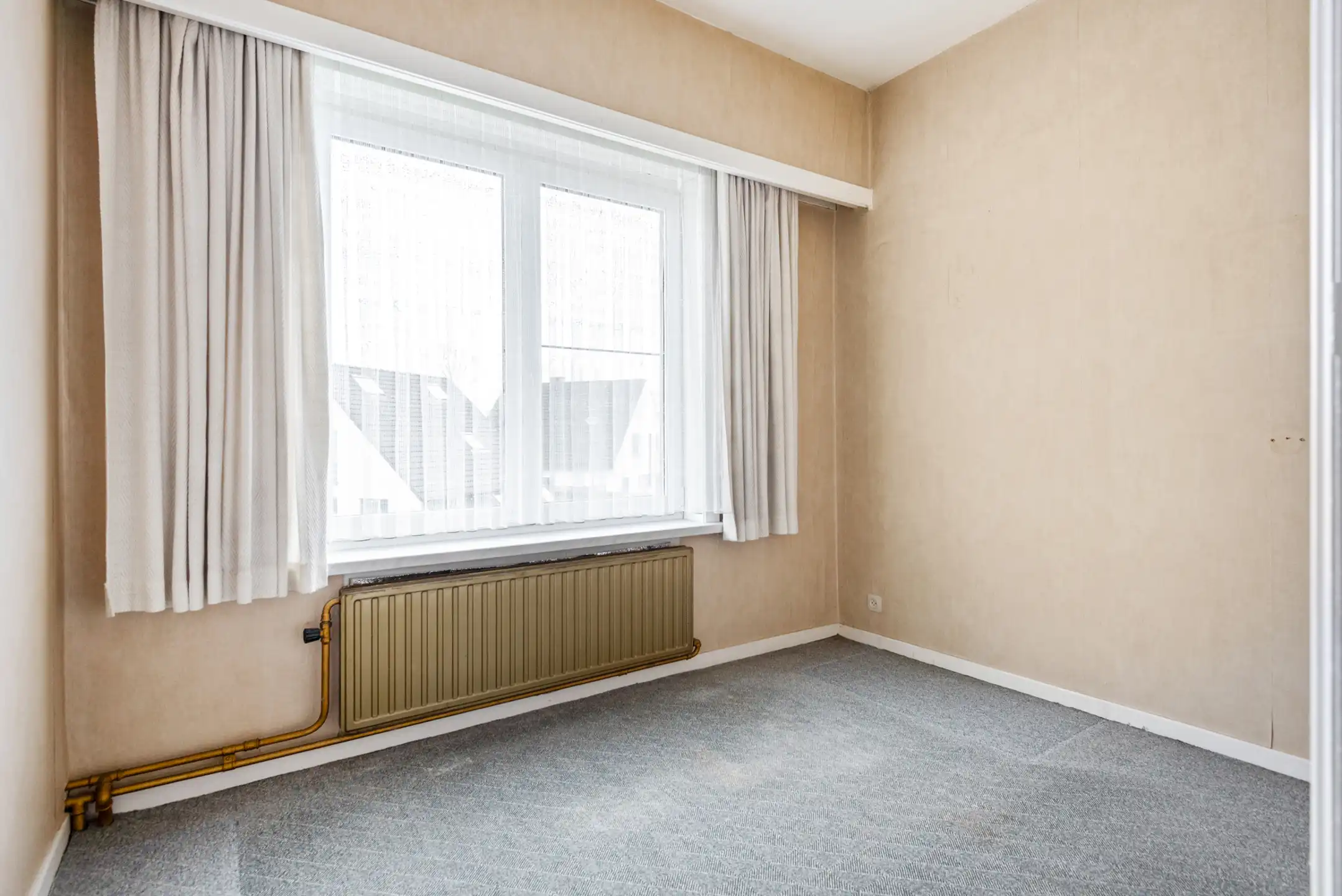 Halfopen woning met dubbele garage op mooie locatie foto 18