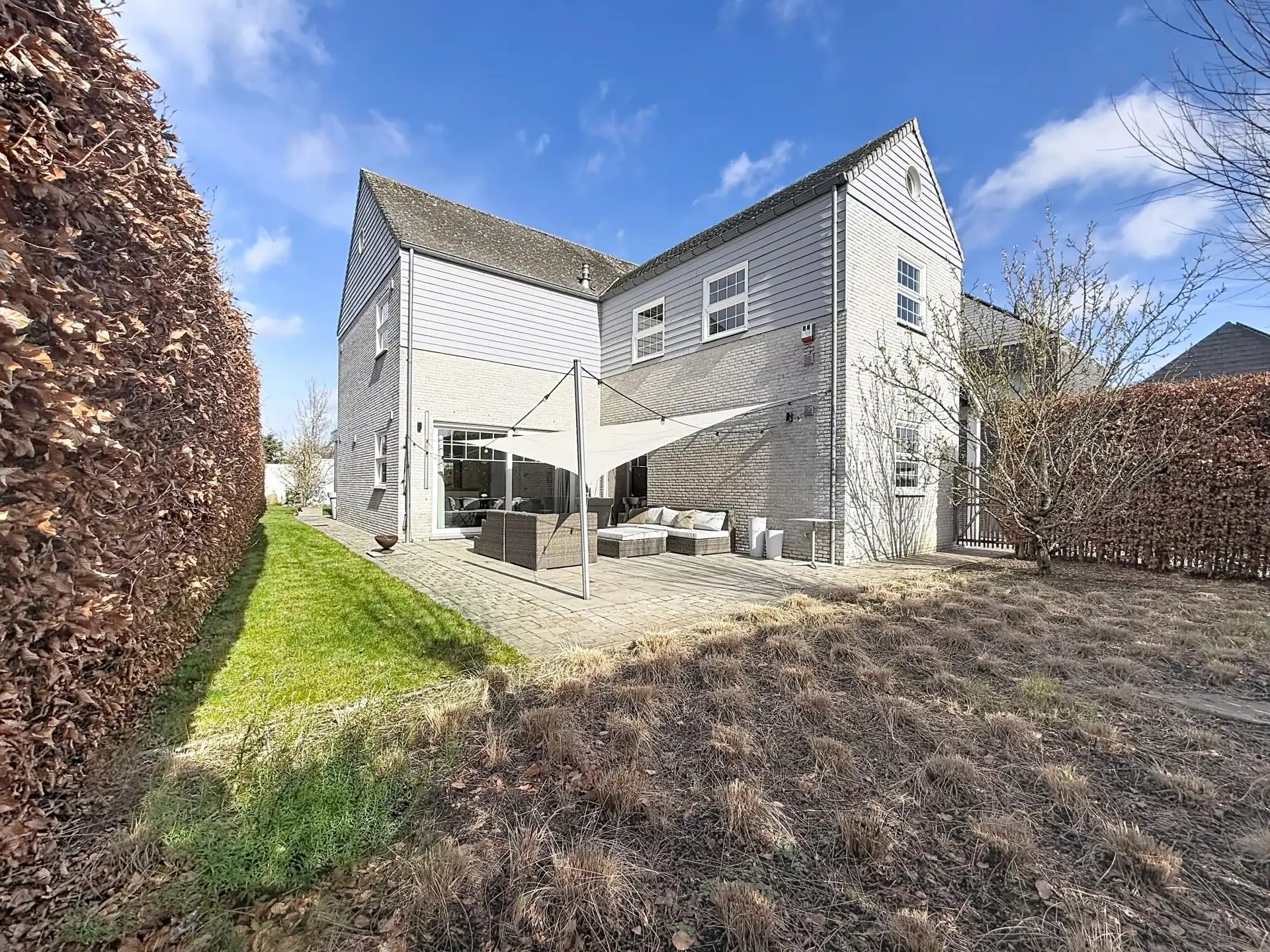 Prachtige luxueus ingerichte woning met 4 slaapkamers en 2 badkamers op een mooi perceel met bijgebouw. foto 37