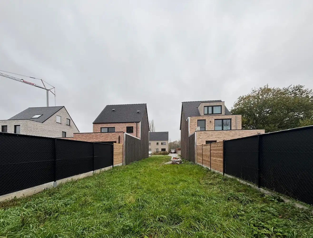 Bouwgrond te koop in Broechem (265 m²) foto {{pictureIndex}}