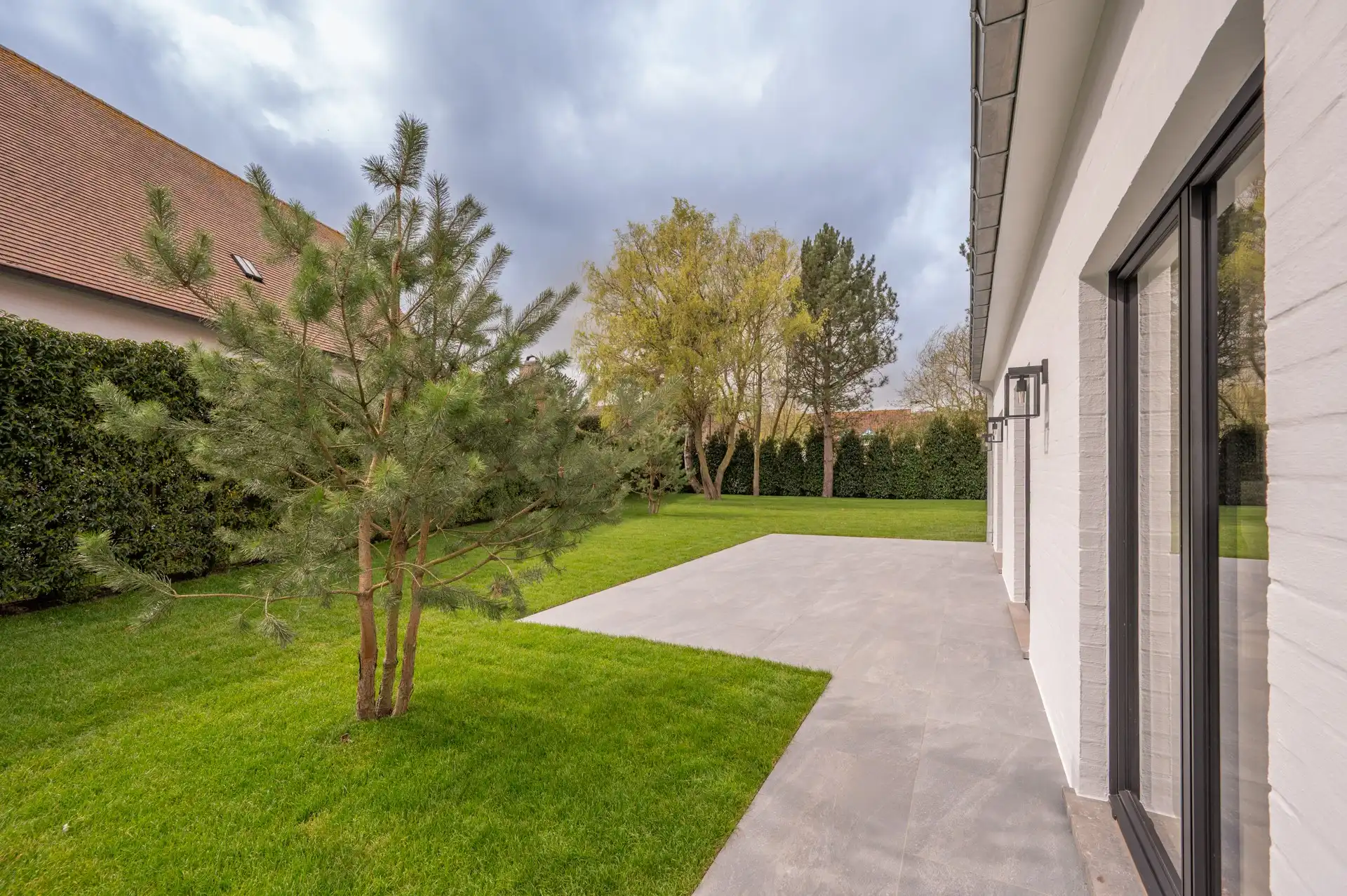 Smaakvol afgewerkte villa in Maaiken met ruime tuin foto 2