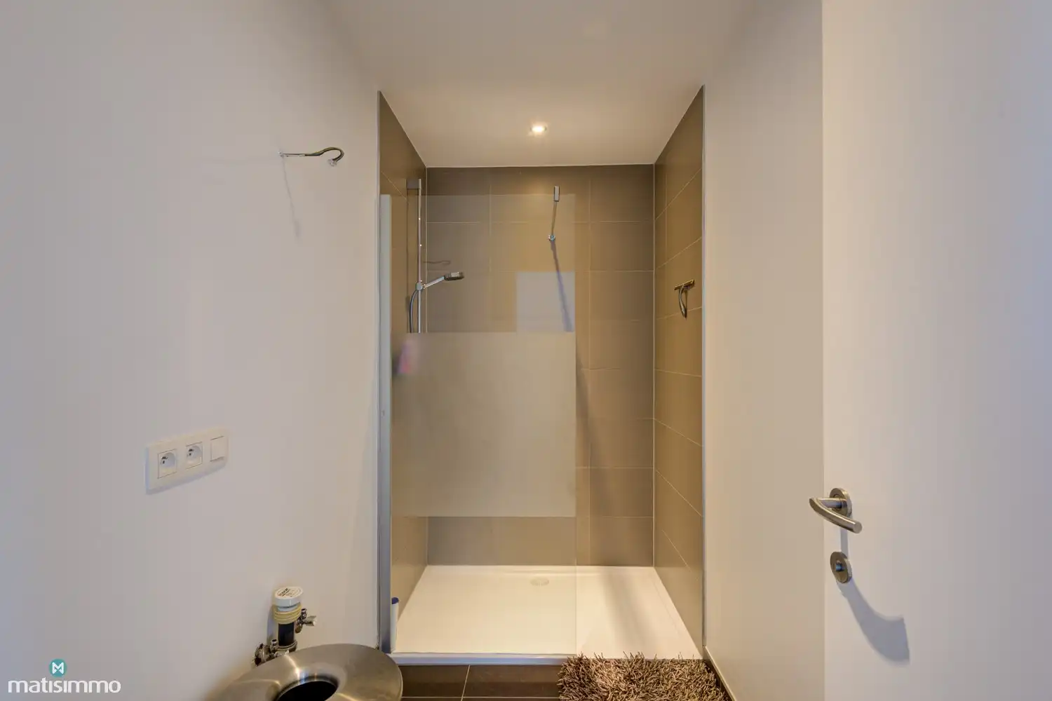 RUIME NIEUWBOUWWONING MET 3 SLAAPKAMERS, TUIN EN CARPORT MET AUTOMATISCHE POORT NABIJ HET CENTRUM VAN BILZEN foto 25