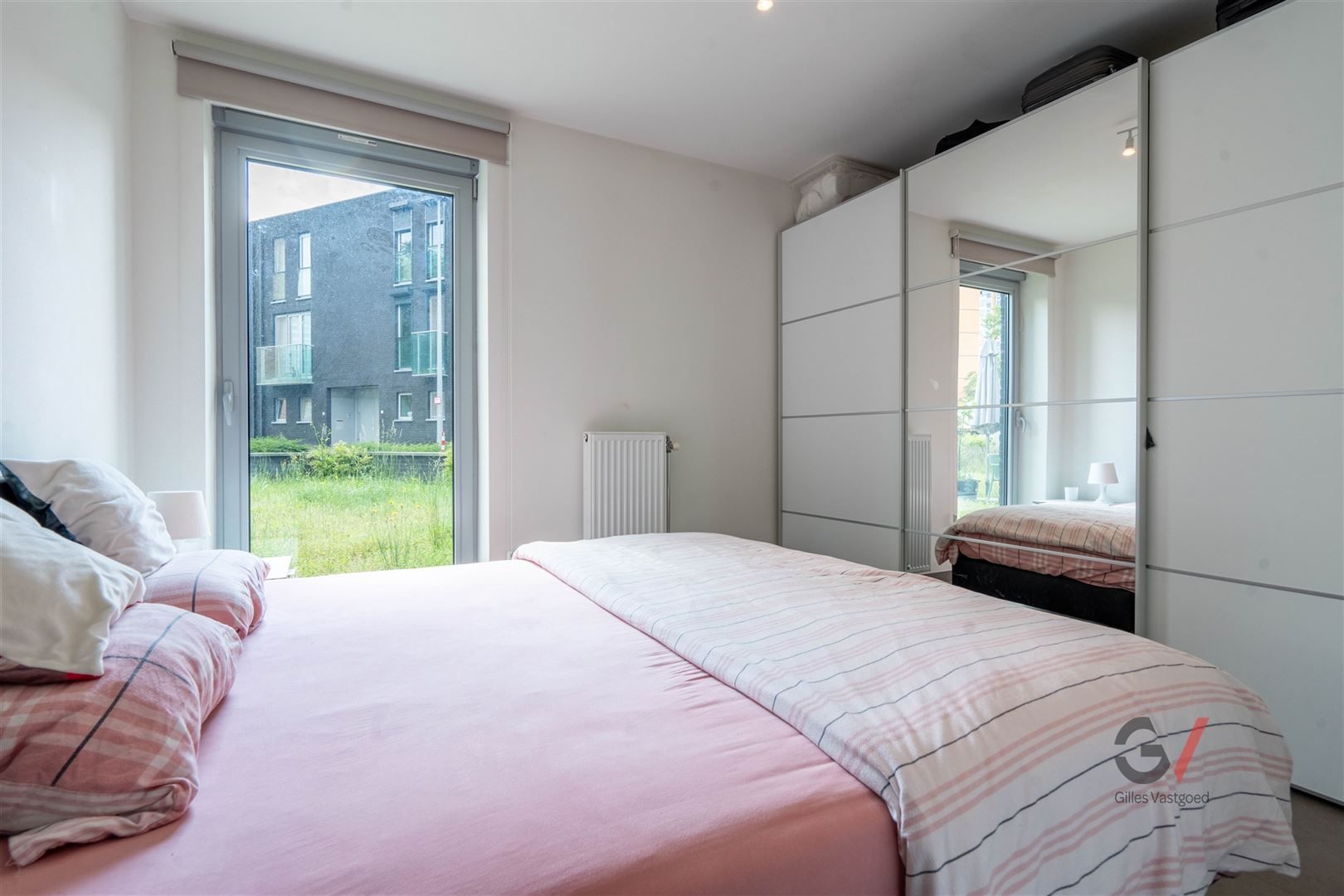 Stijlvol appartement met privé tuin & terras  foto 4