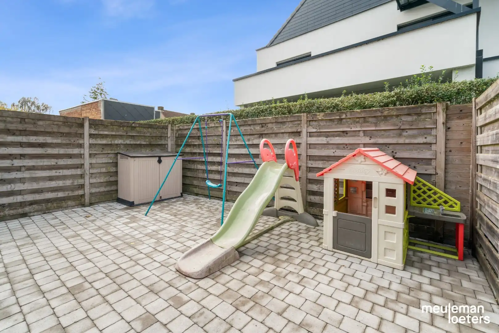 Gezinswoning met drie slaapkamers en inpandige garage  foto 18