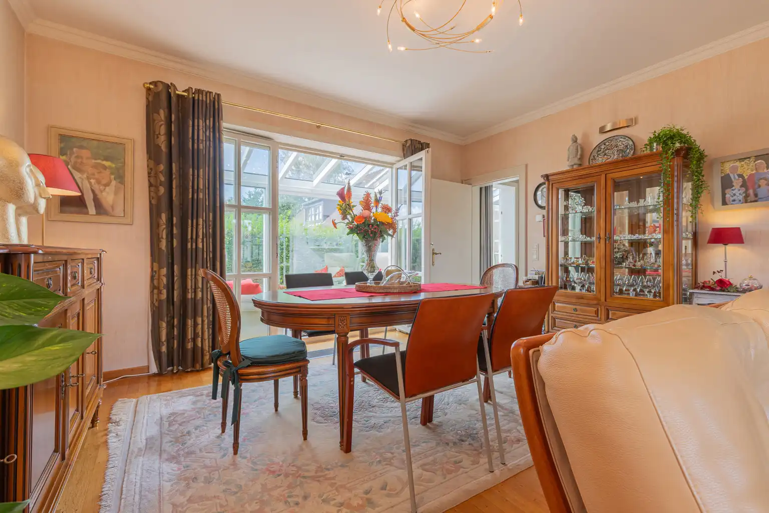 Open bebouwing met 4 slpks en veel opbergruimte! foto 5