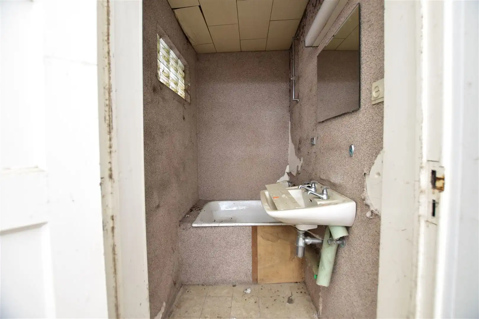 Te renoveren woning gelegen in het landelijke Moerzeke. foto 7