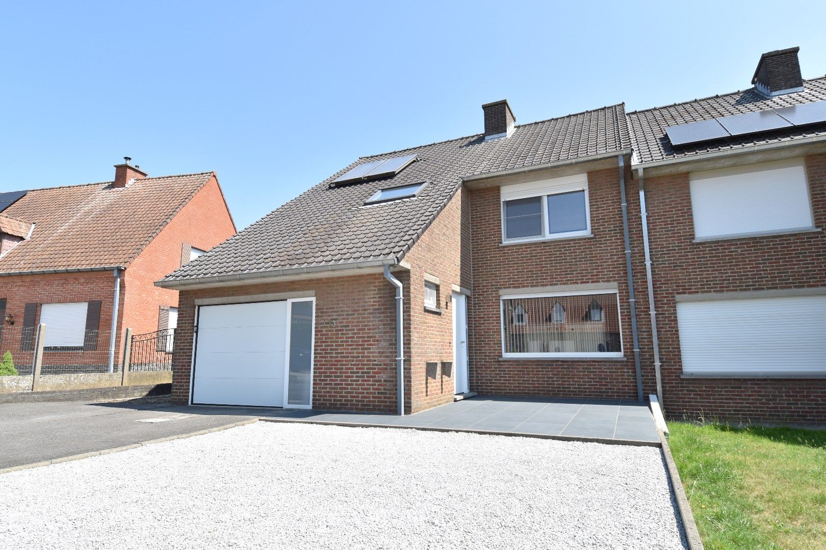 Instapklare HOB met 4 slaapkamers, 2 garages en een mooi stukje te tuin te koop in Lauwe foto 17