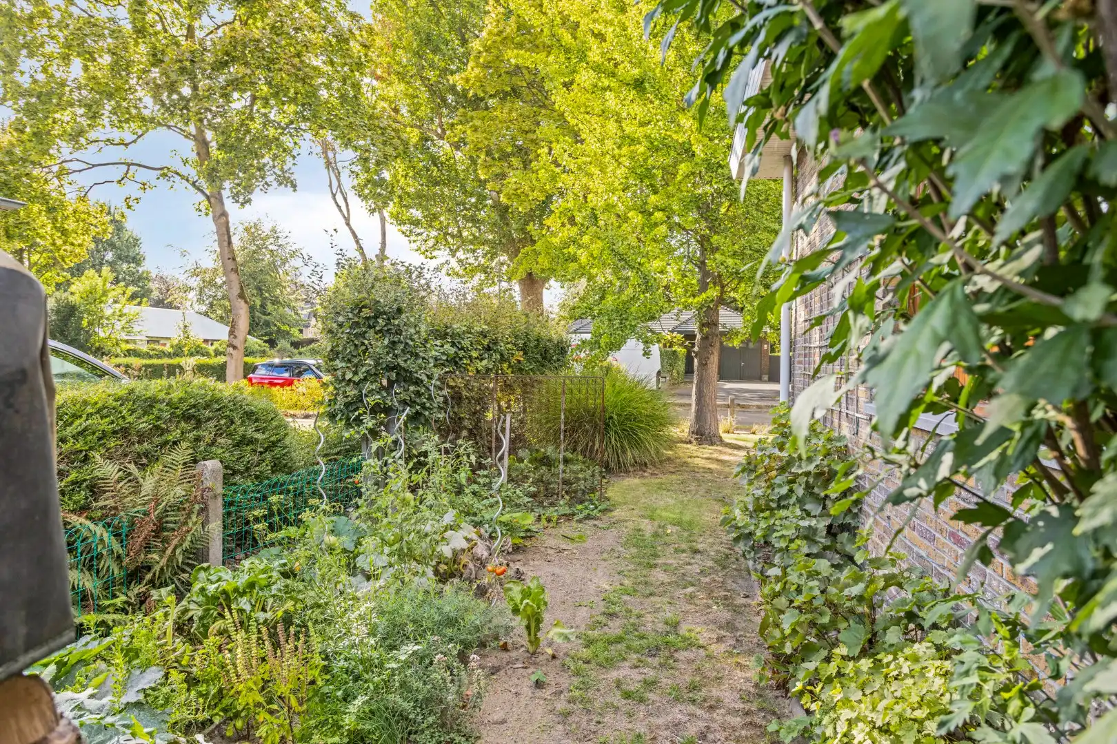 Woning met 3 slaapkamers  en een bureau gelegen in een doodlopende straat foto 23