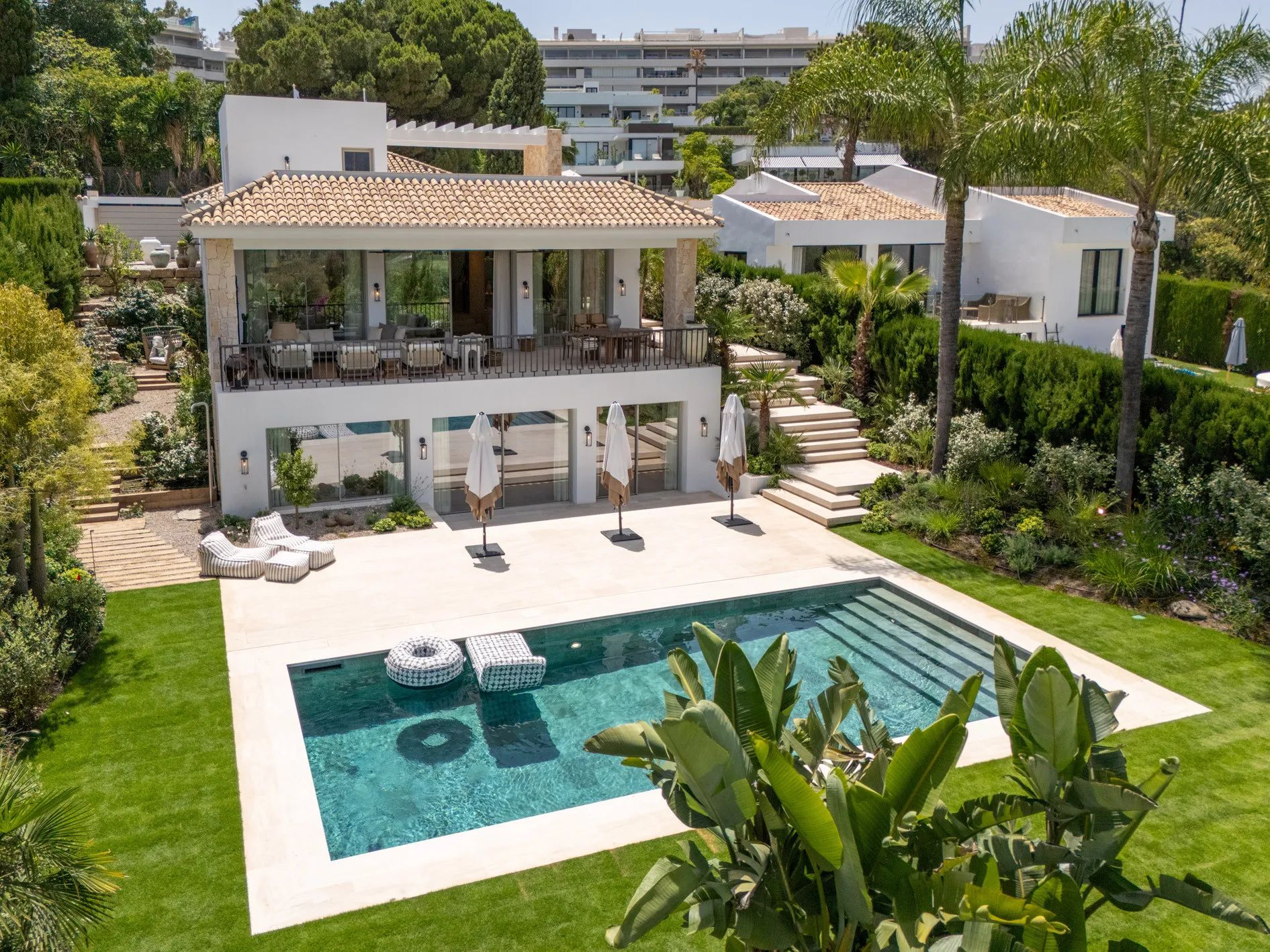 ()=>{if(producerUpdateValueVersion(node),producerAccessed(node),node.value===ERRORED)throw node.error;return node.value} Villa Salina - 29600 Nueva Andalucia