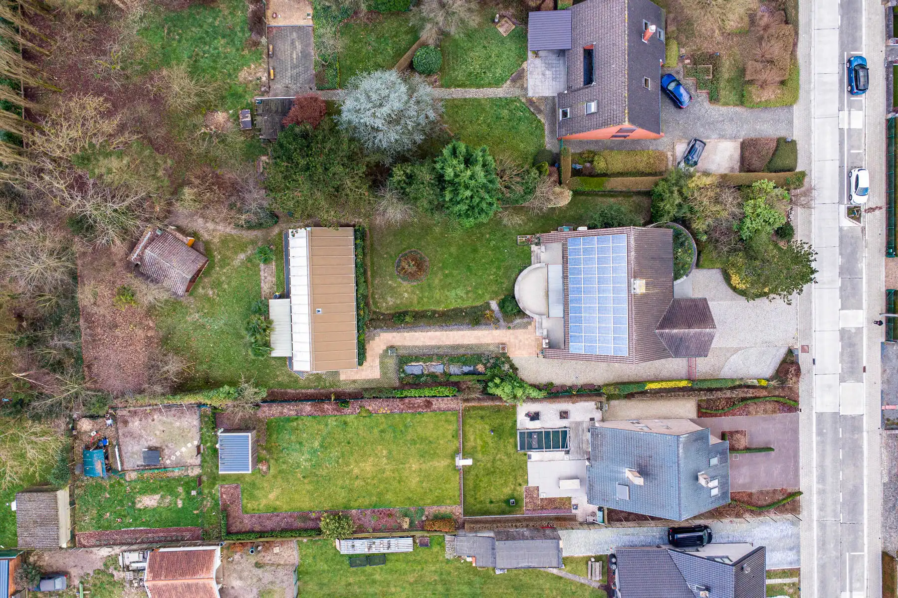 Ruime villa met LOODS! foto 2