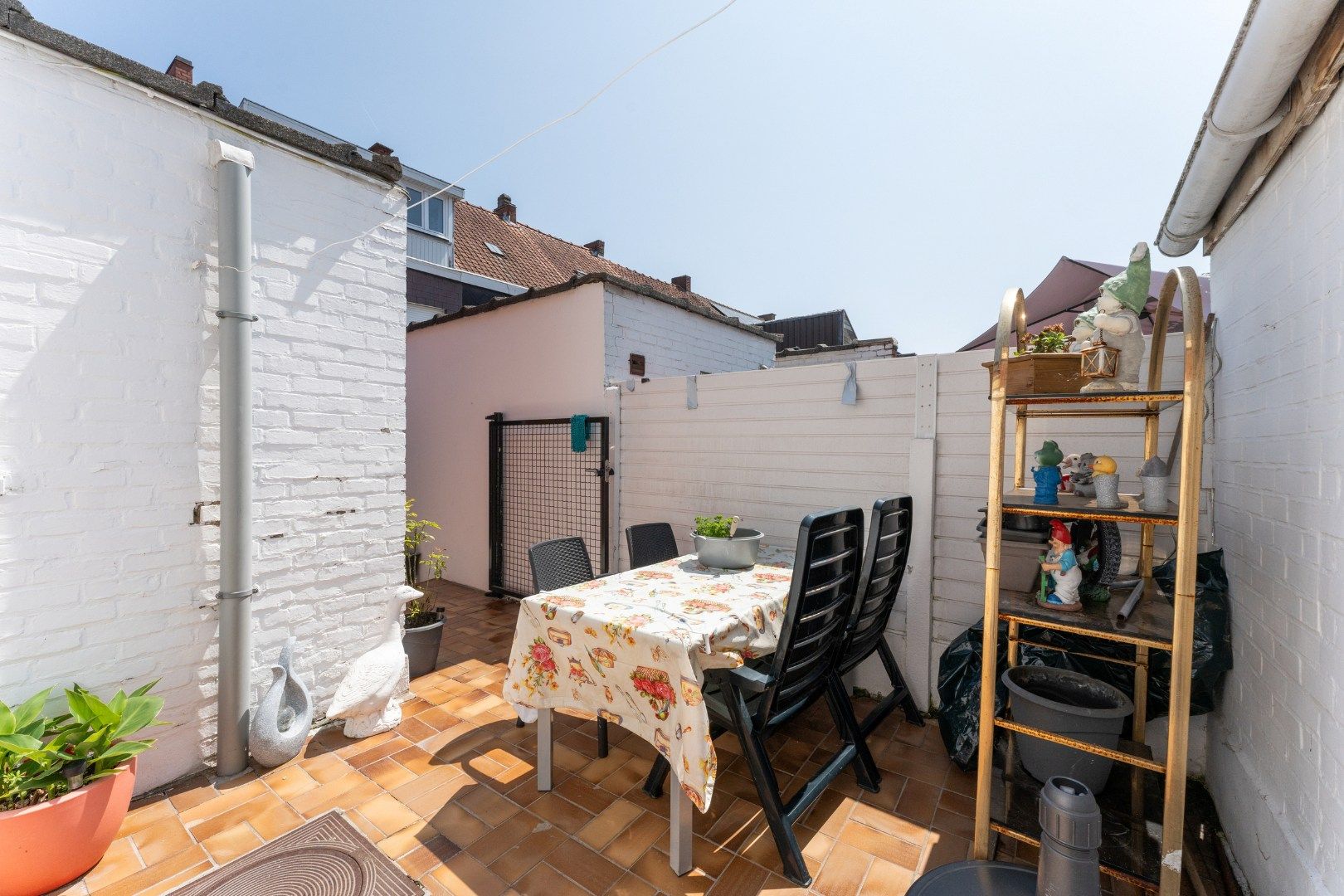 Centrale rijwoning met drie slaapkamers en terras in hartje Roeselare foto 17