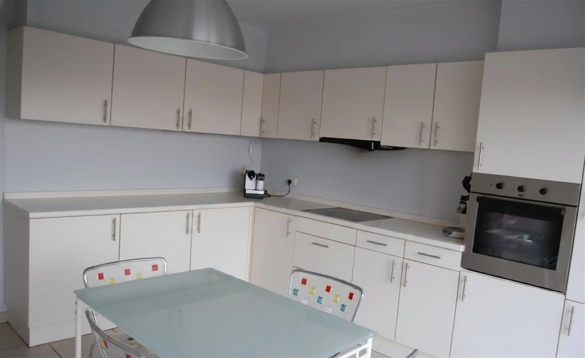 Ruim en lichtrijk duplex appartement met twee slaapkamers in hartje Kortenberg. foto 6