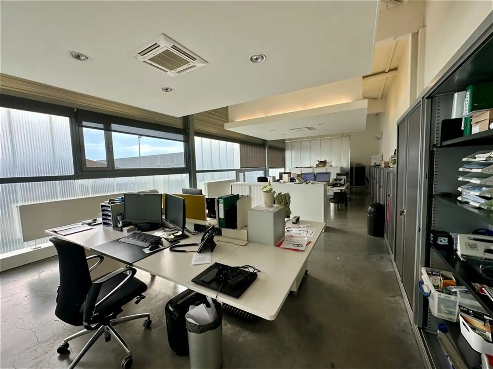 Magazijn met kantoren te koop in Gent nabij R4 foto 13