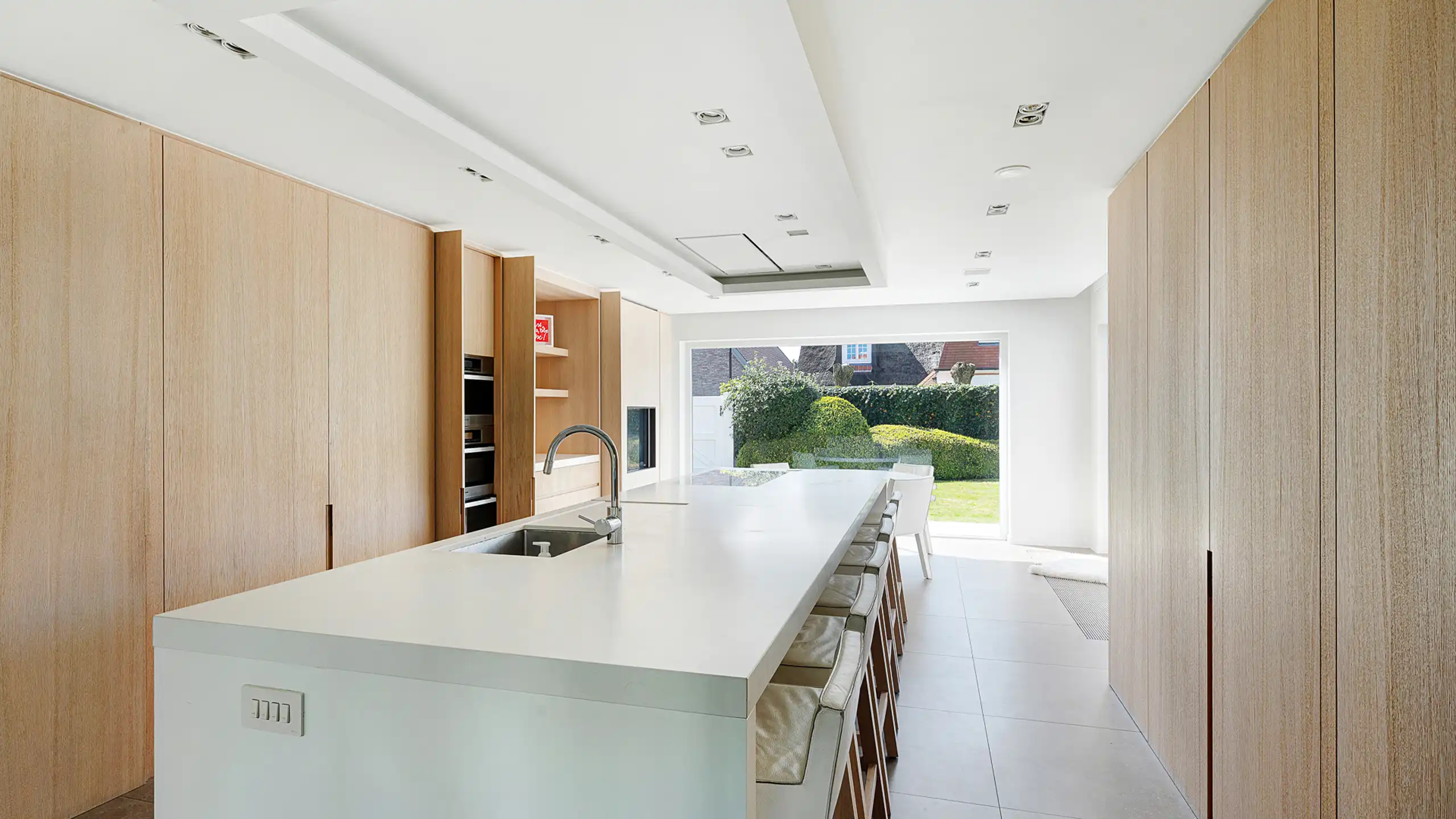 Exclusieve villa met zwembad op een residentiële topligging foto 16