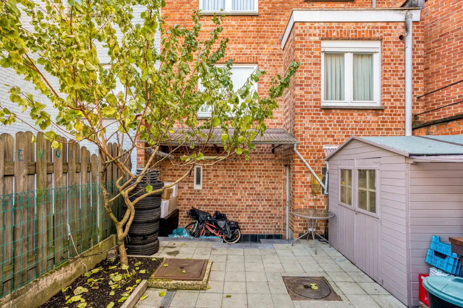 Gerenoveerde bel-étage woning met garage foto 17