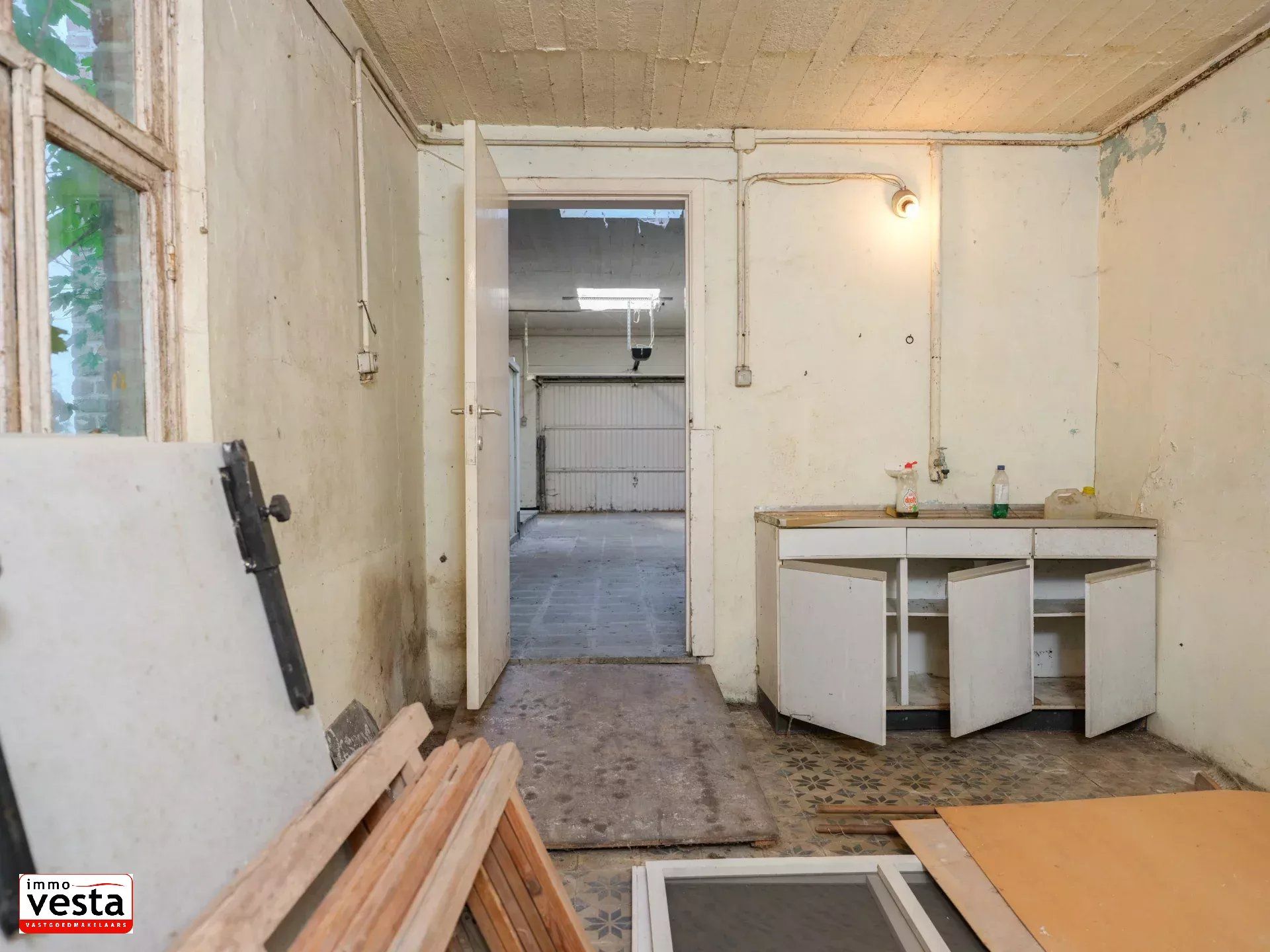 Voormalige pastorie met tal van mogelijkheden foto 15