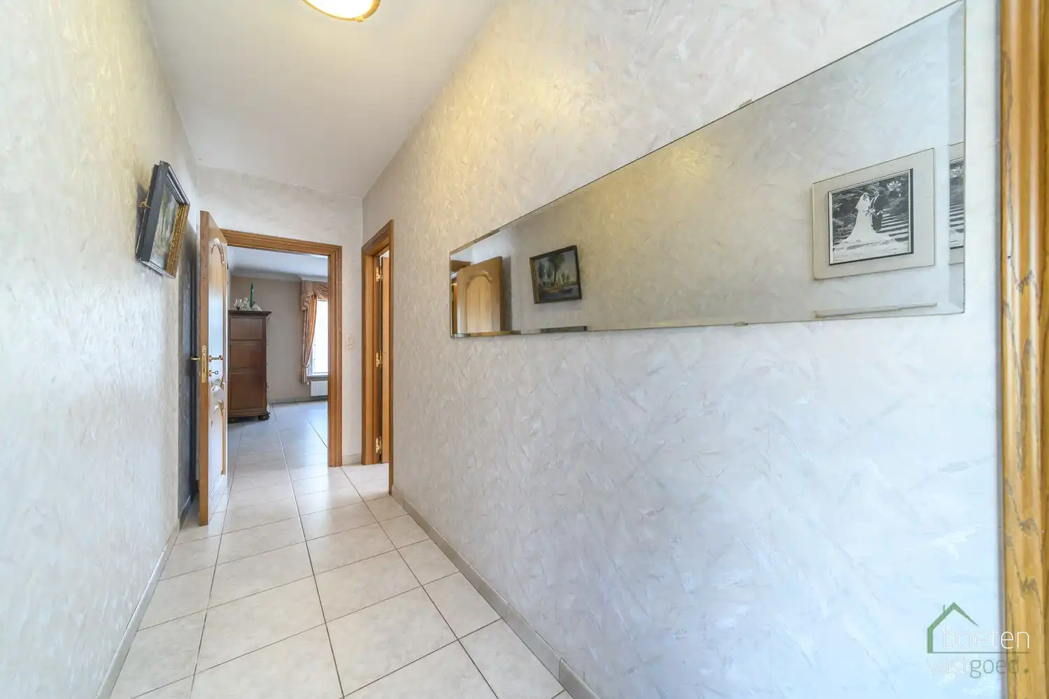 BEVEREN AAN DE IJZER: Zeer degelijke villa-bungalow met alle leefruimtes op het gelijkvloers, ruime garage en tuin op 772m² totale grondopp. foto 9