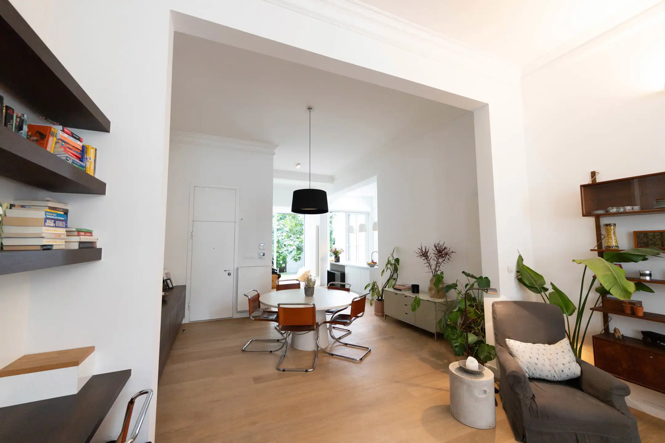 ANTWERPEN - Hoogwaardig gemeubeld appartement nabij het Zuid foto 5