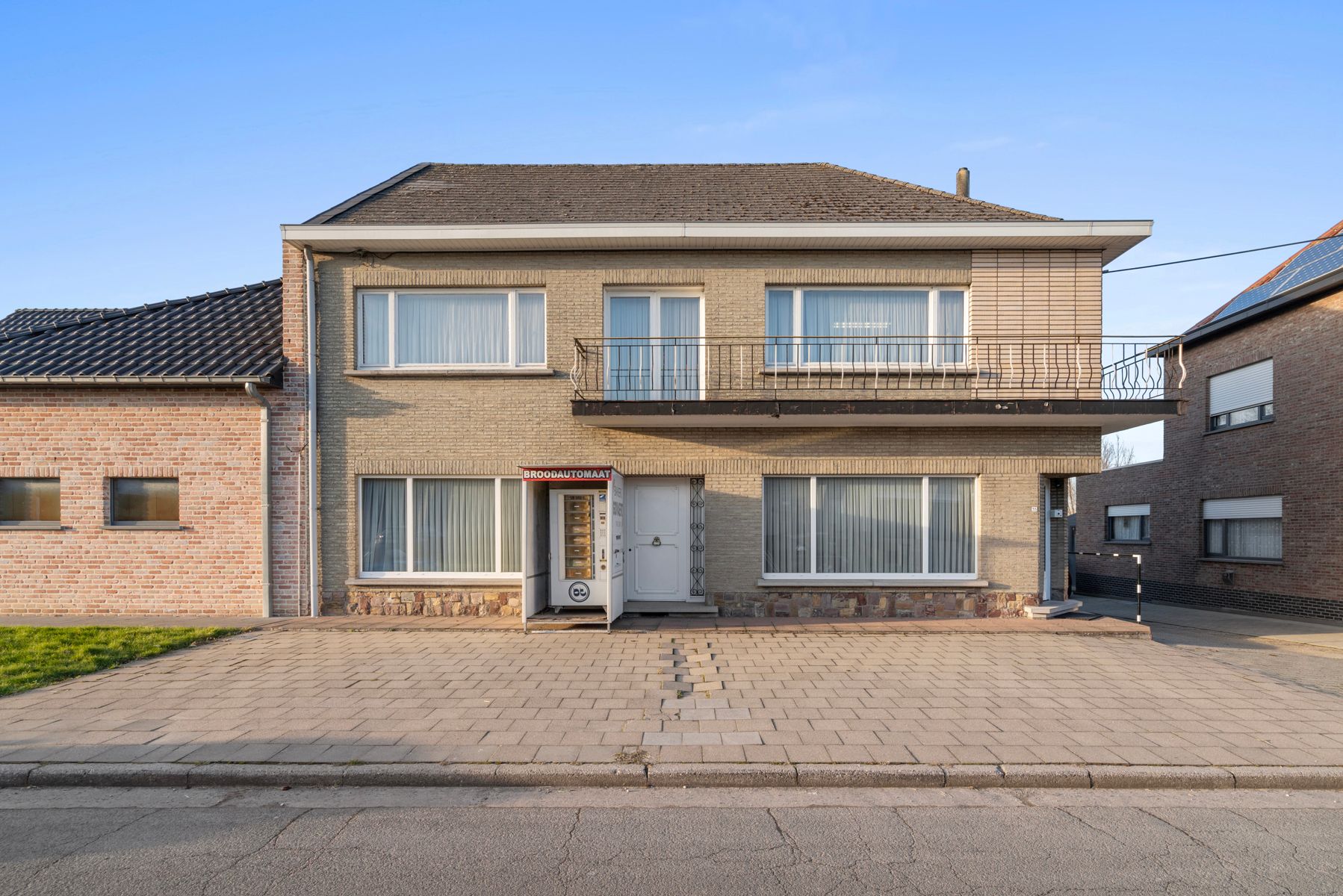 TE KOOP - ruime halfopen bebouwing met 4 slaapkamers foto 2