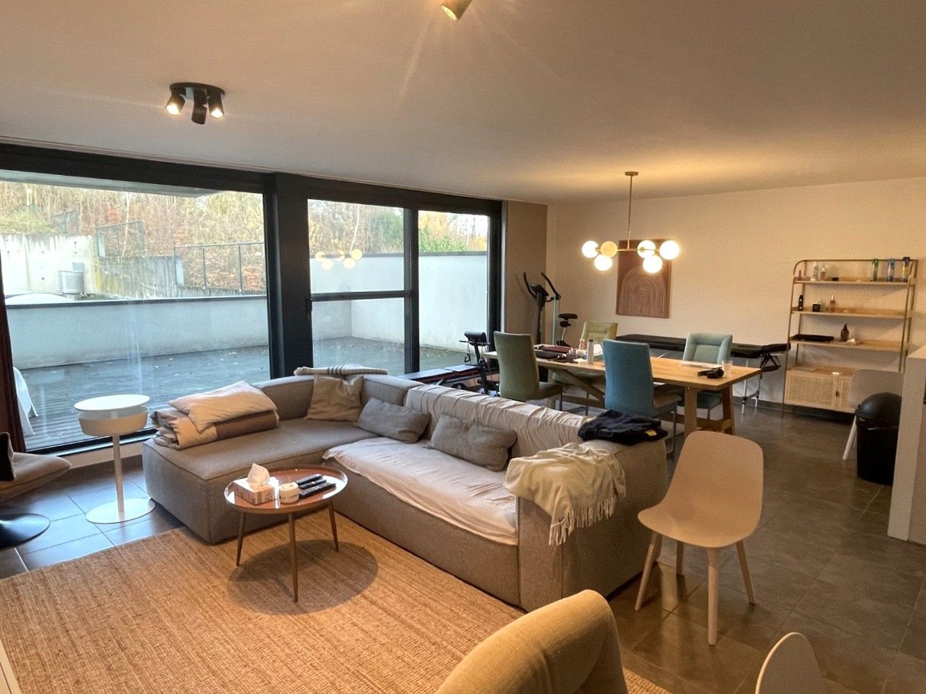 Instapklaar appartement met groot terras en inpandige parking foto 5