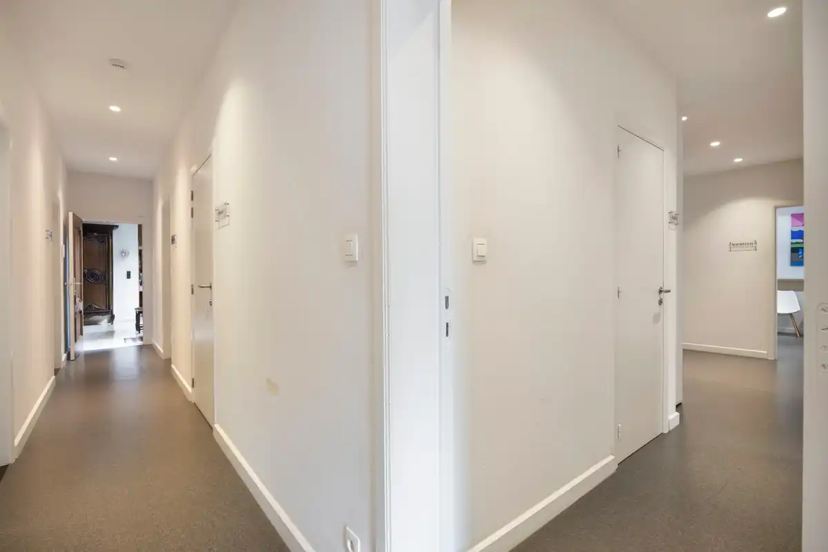 ROYALE WONING MET DOKTERSPRAKTIJK TE BILZEN HOESELT. foto 46