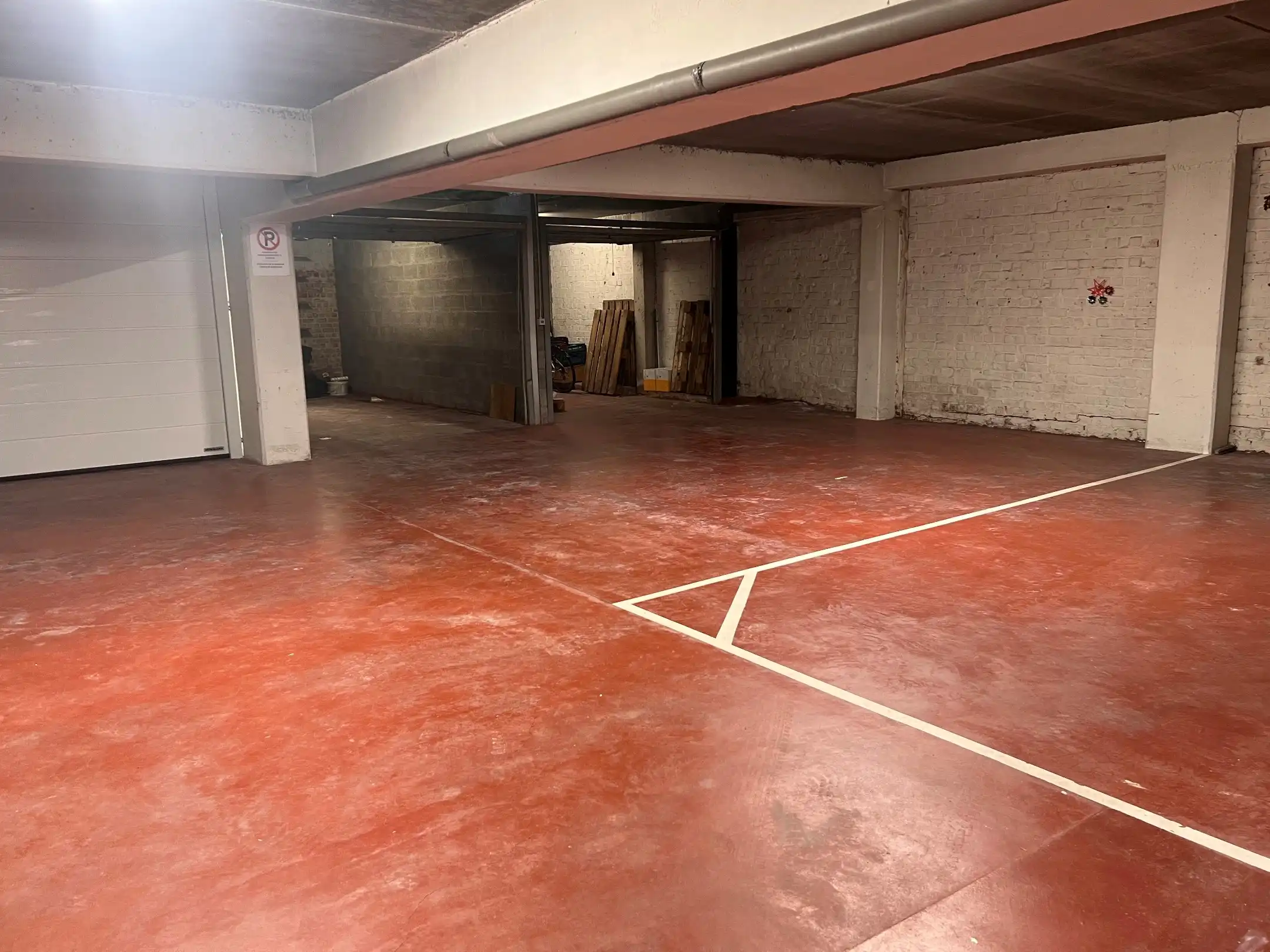 Garagebox op het gelijkvloers van een residentie gelegen in de Van Bunnenlaan nabij het Van Bunnenplein. foto 3