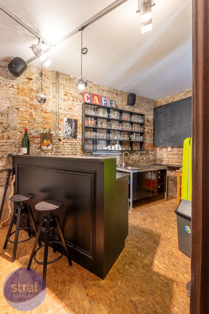 Twee terrassen, vier slaapkamers & tonnen karakter foto 22