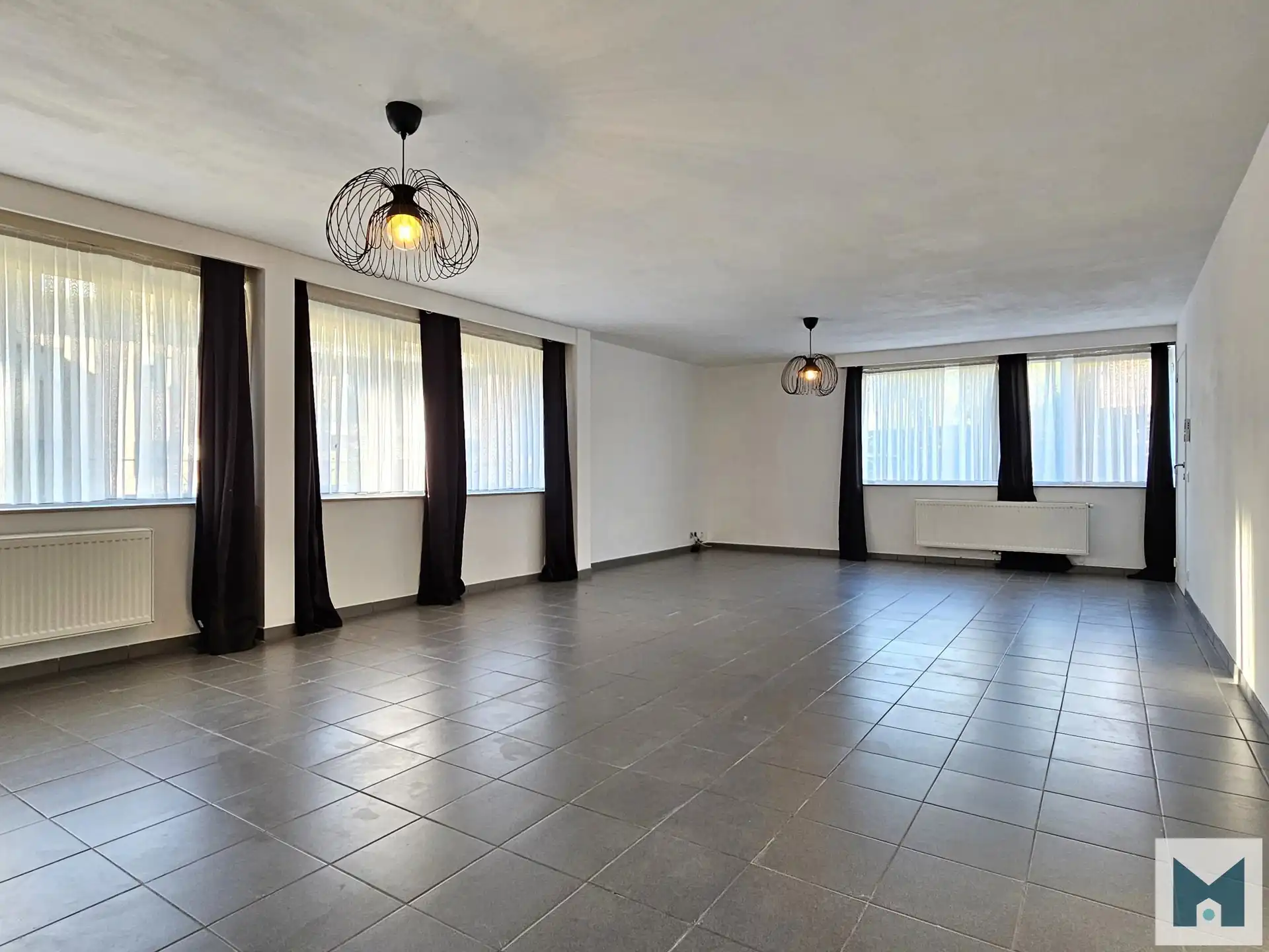 Ruim gerenoveerd app. met 3 slpks, een garage en gem. tuin! foto 5