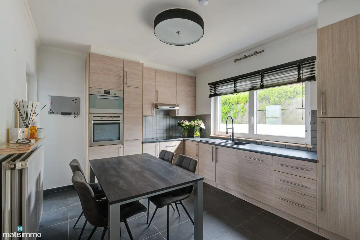 VOLLEDIG GERENOVEERDE EN ENERGIEZUINIGE WONING MET DUBBELE GARAGE EN OPSLAGRUIMTE IN HERDEREN foto 10