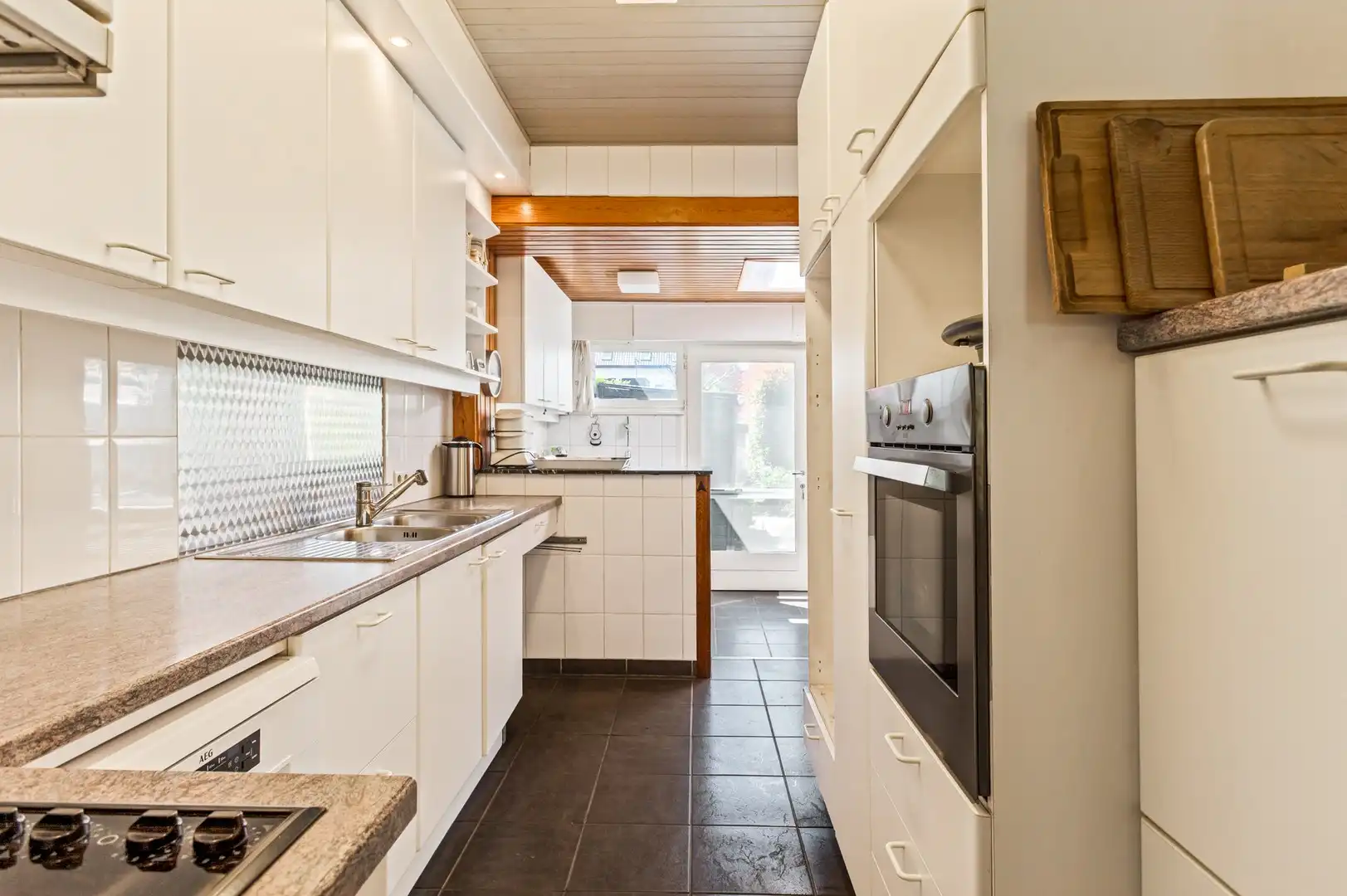 Te renoveren huis met 5 slp, garage en veel mogelijkheden! foto 10