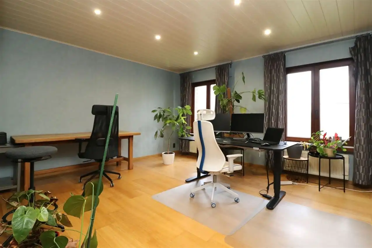 Villawoning met tuin op een goede locatie foto 17