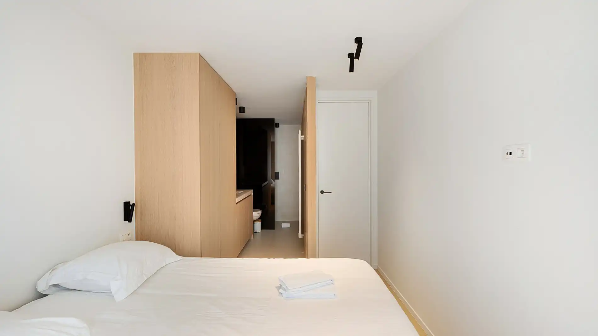 Gerenoveerd hoekappartement met 3 ruime slpks.  foto 18