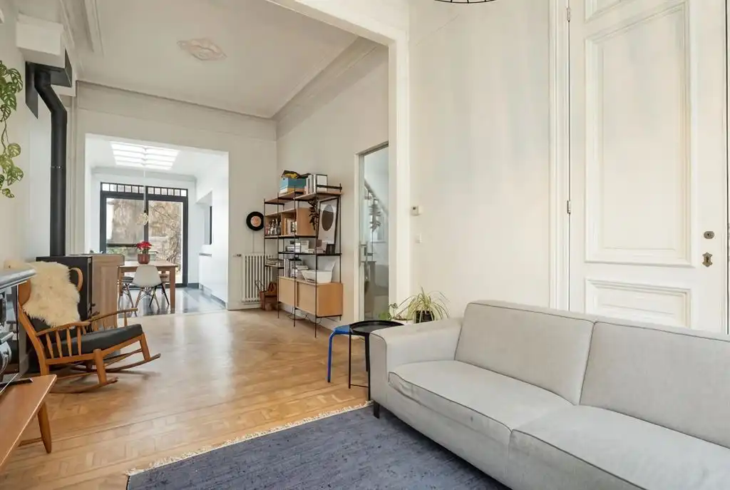 Sfeervol, instapklaar herenhuis met 4 slaapkamers & mediterraanse tuin in hartje Harmoniewijk foto {{pictureIndex}}