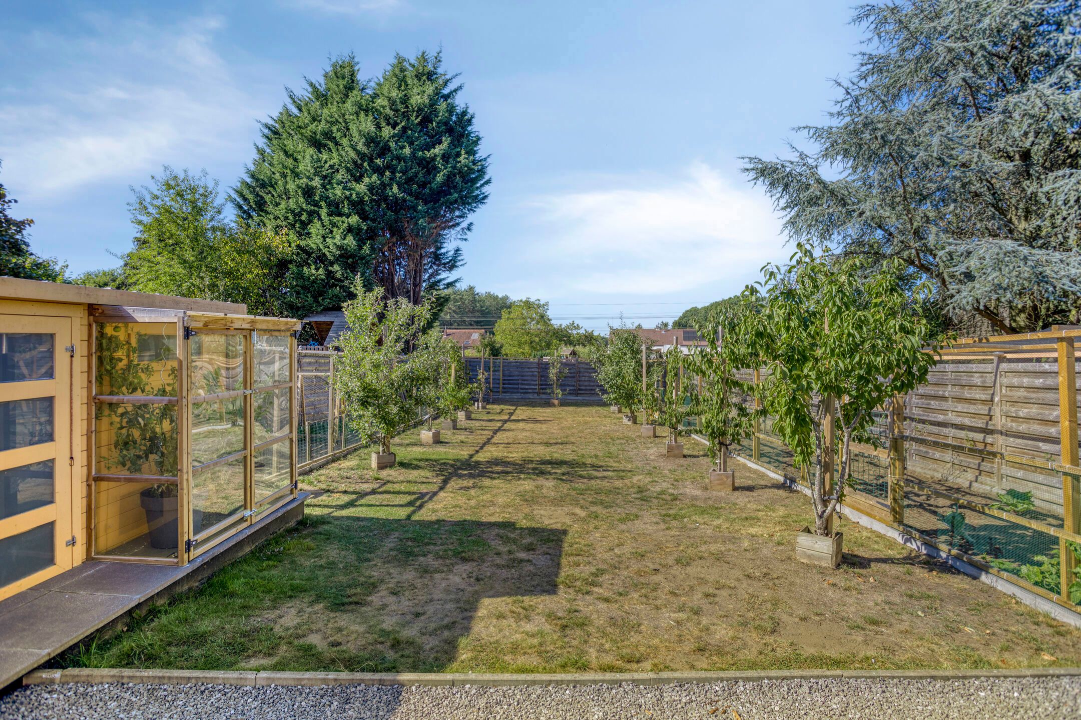 Instapklare gezinswoning met tuin foto 18