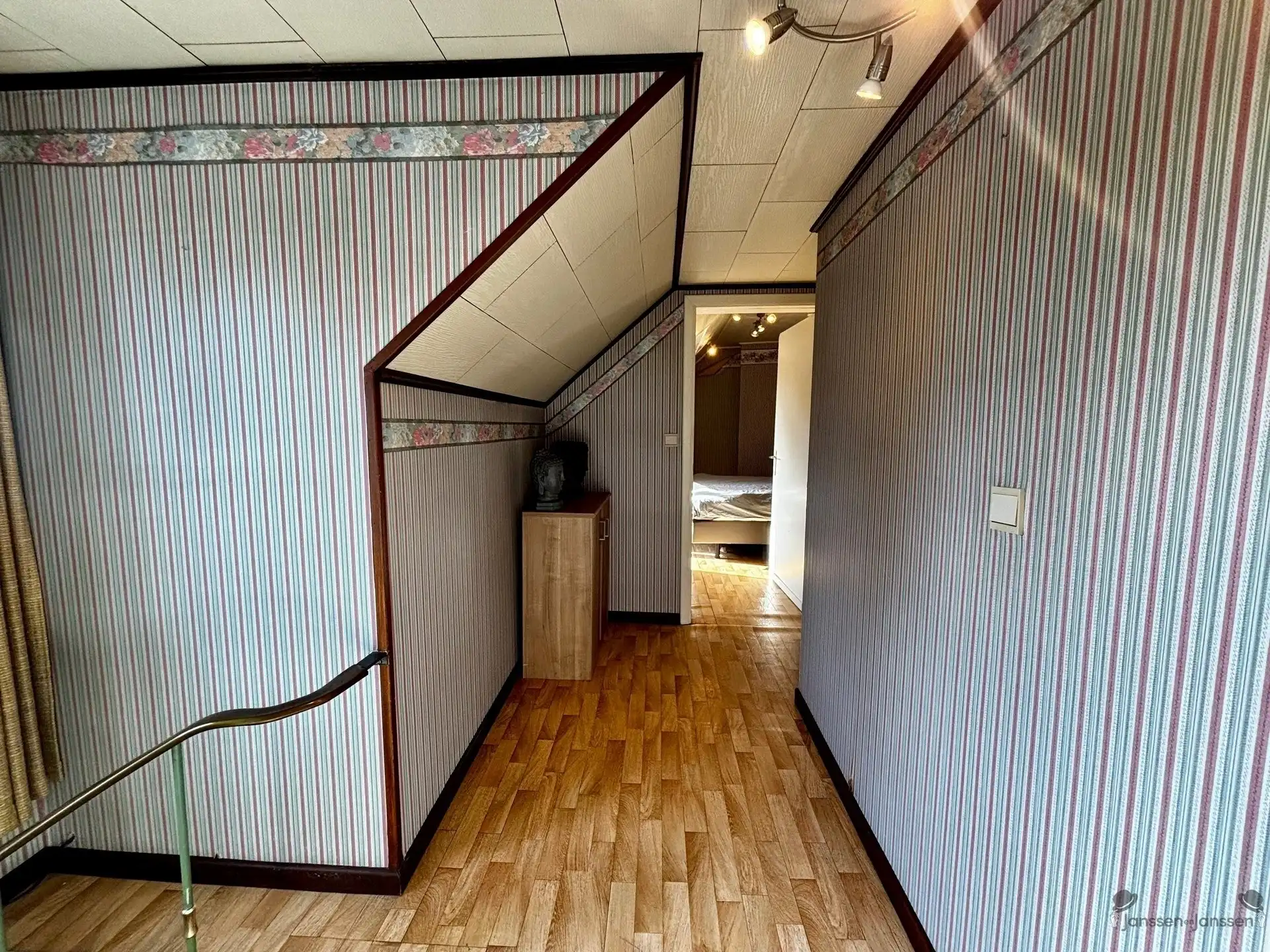Handelspand met woonst, garage en tuin foto 23