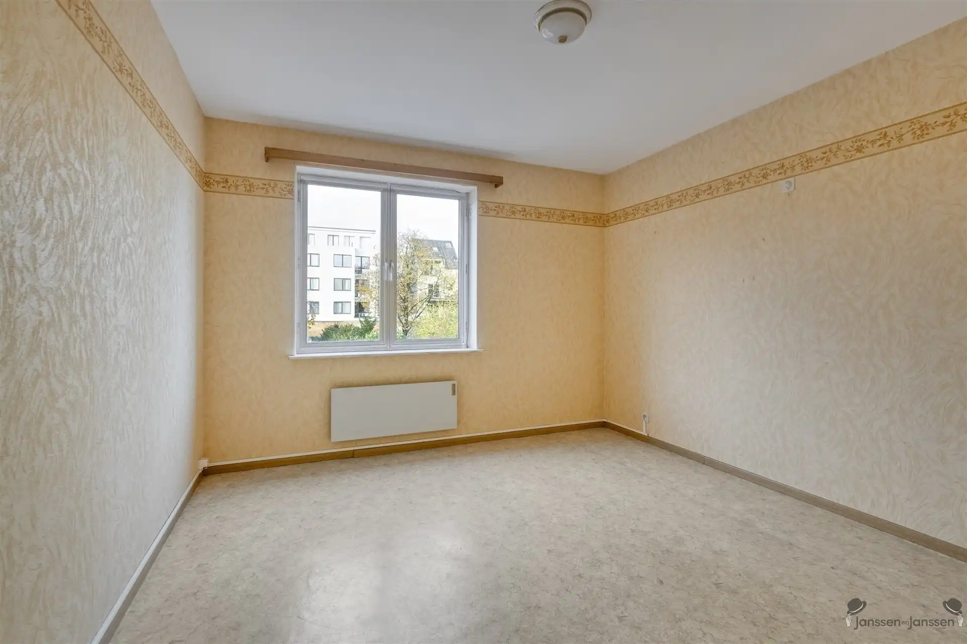 Lichtrijk 2-slaapkamerappartement met garagebox in het hart van Leopoldsburg! foto 20