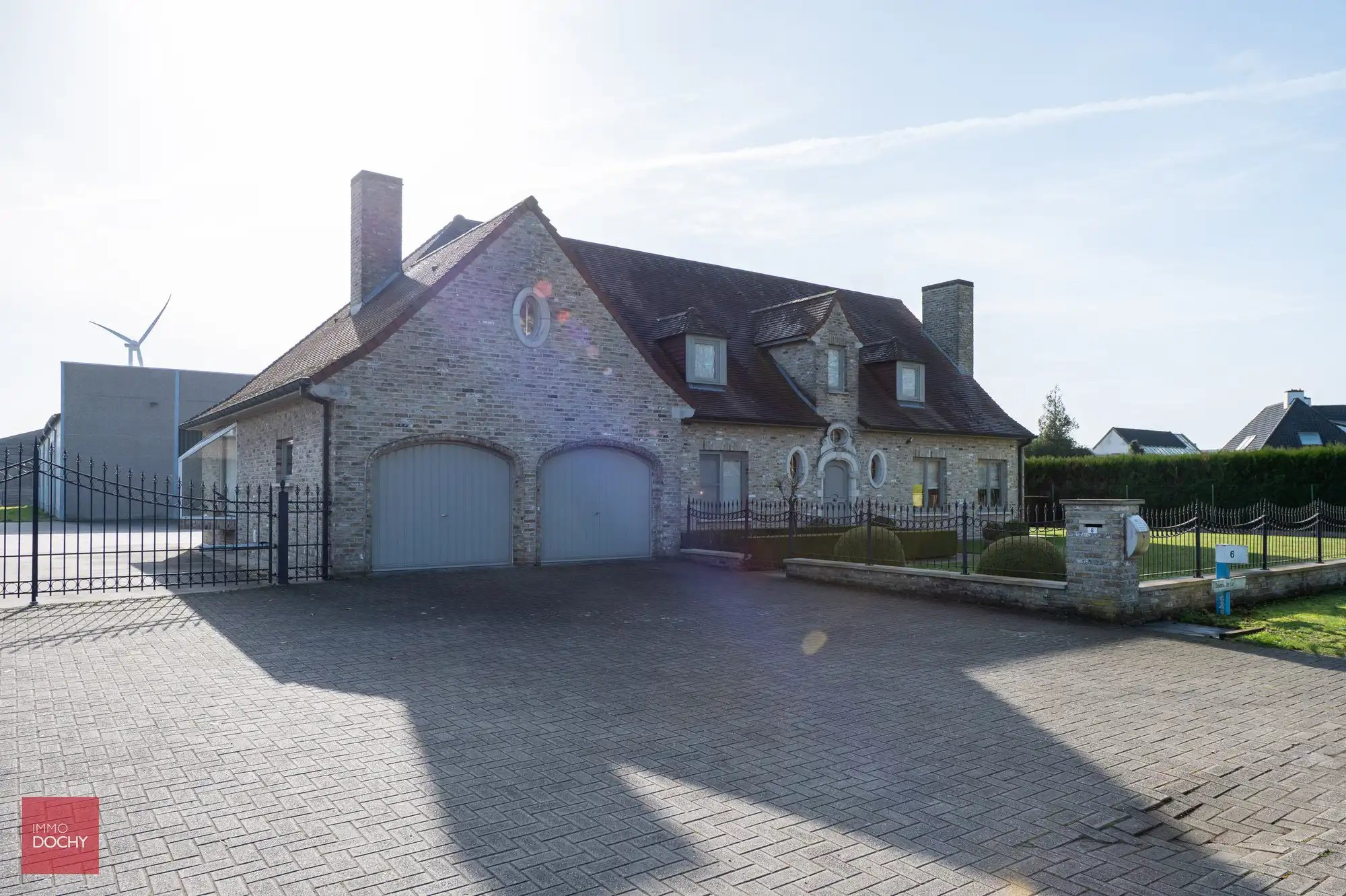 Villa met magazijn te huur – uitstekende ligging foto 11