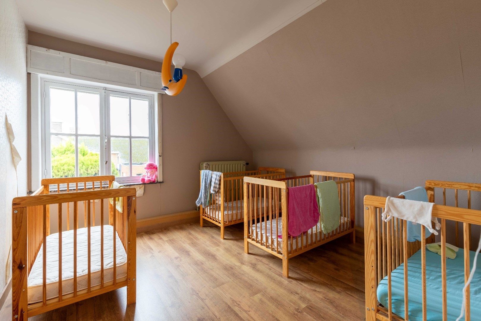 Verder te vernieuwen open bebouwing met mogelijkheid tot zes kamers, parking en tuin te Baliebrugge. foto 12