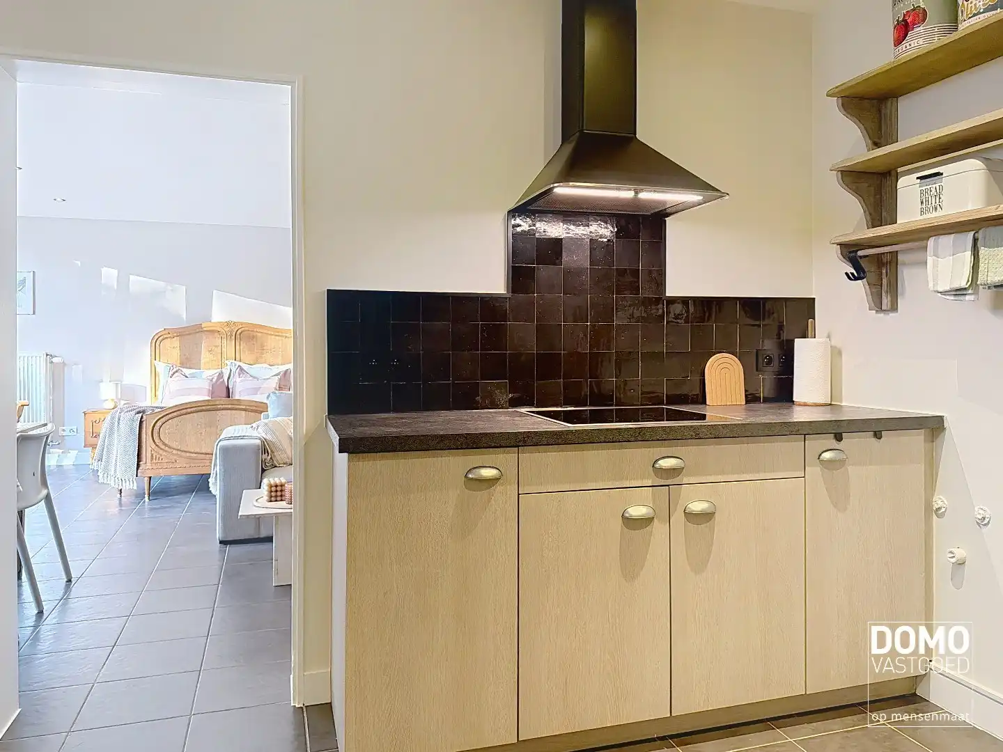 VOLLEDIG GEMEUBELDE 1 SLAAPKAMER STUDIO TE HASSELT (Stokrooie) foto 8