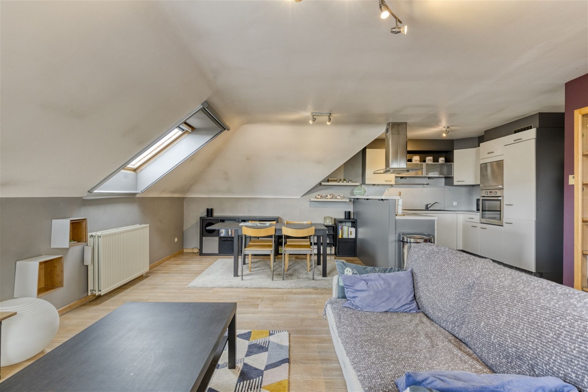 VERKOCHT:    Gezellig 2-slaapkamerappartement in Denderleeu foto 6