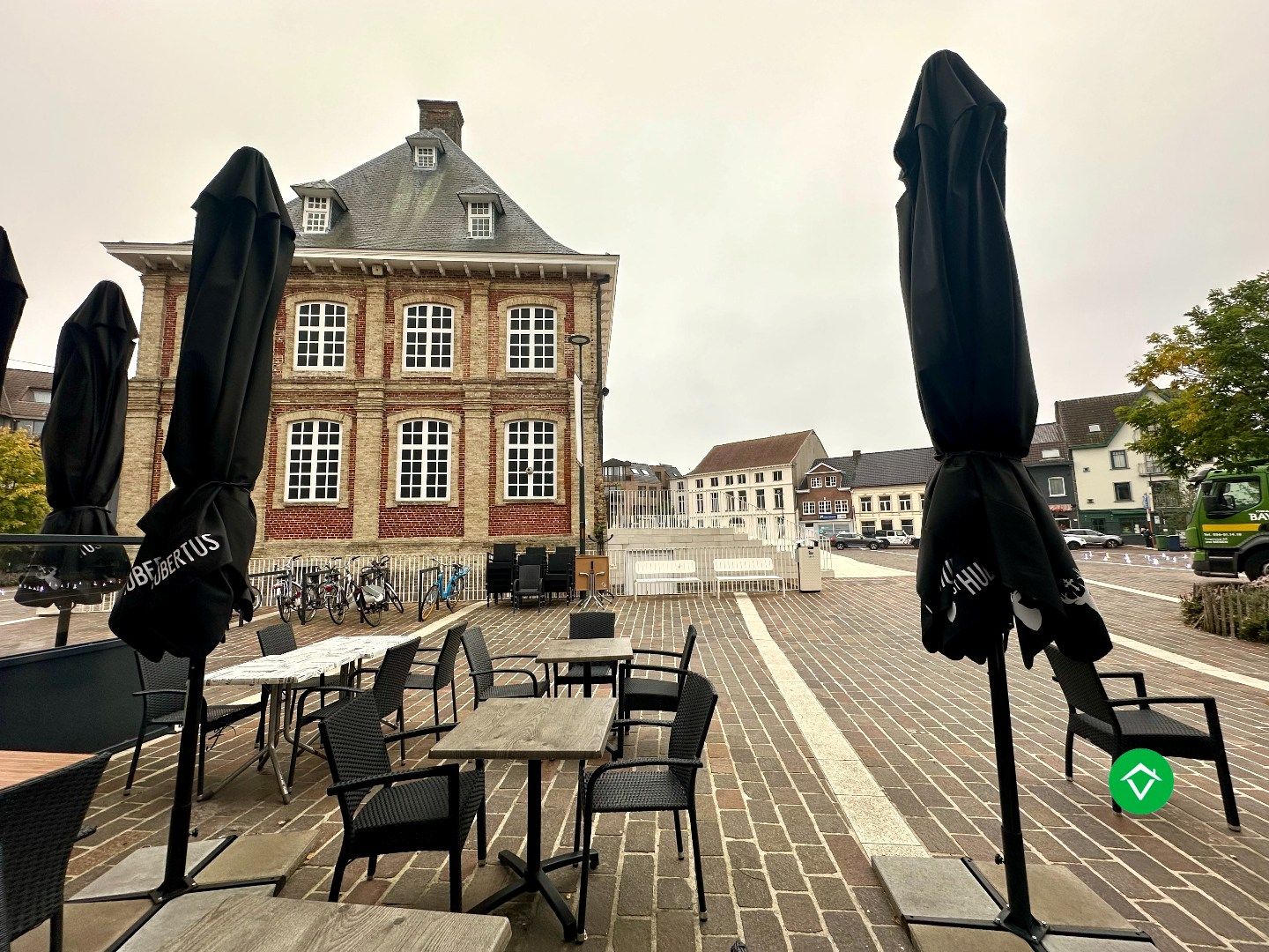 Café “Foelard” - centraal gelegen handelszaak op de Markt van Torhout foto 14