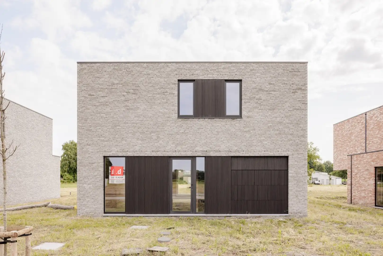 Vrijstaande nieuwbouwwoning met 3 slpk’s foto {{pictureIndex}}